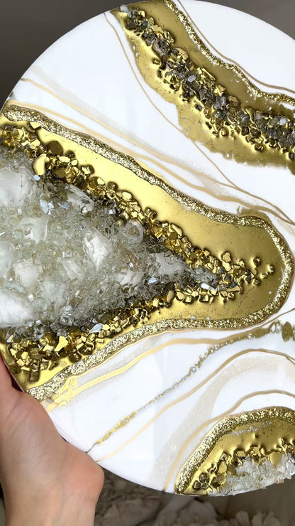 ROUND WHITE AND GOLD GEODE