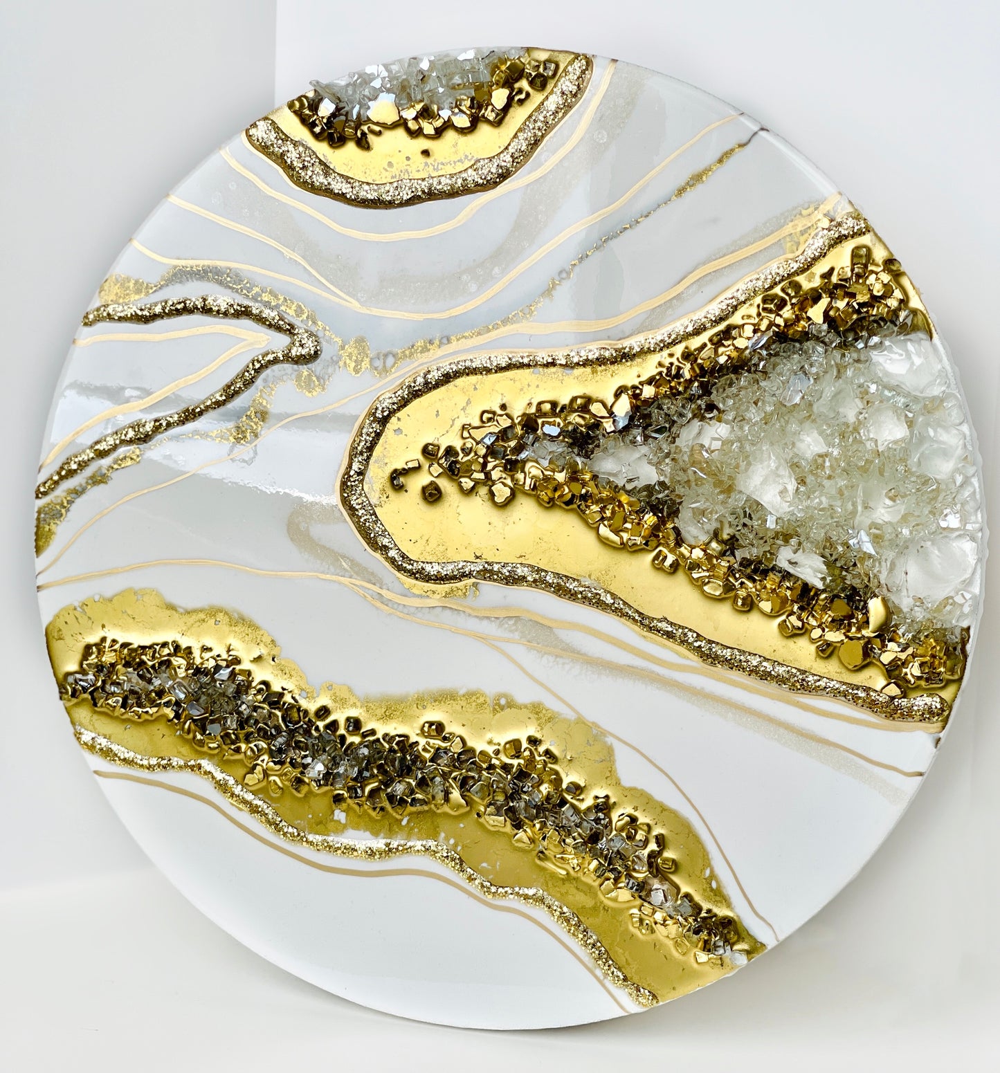 ROUND WHITE AND GOLD GEODE