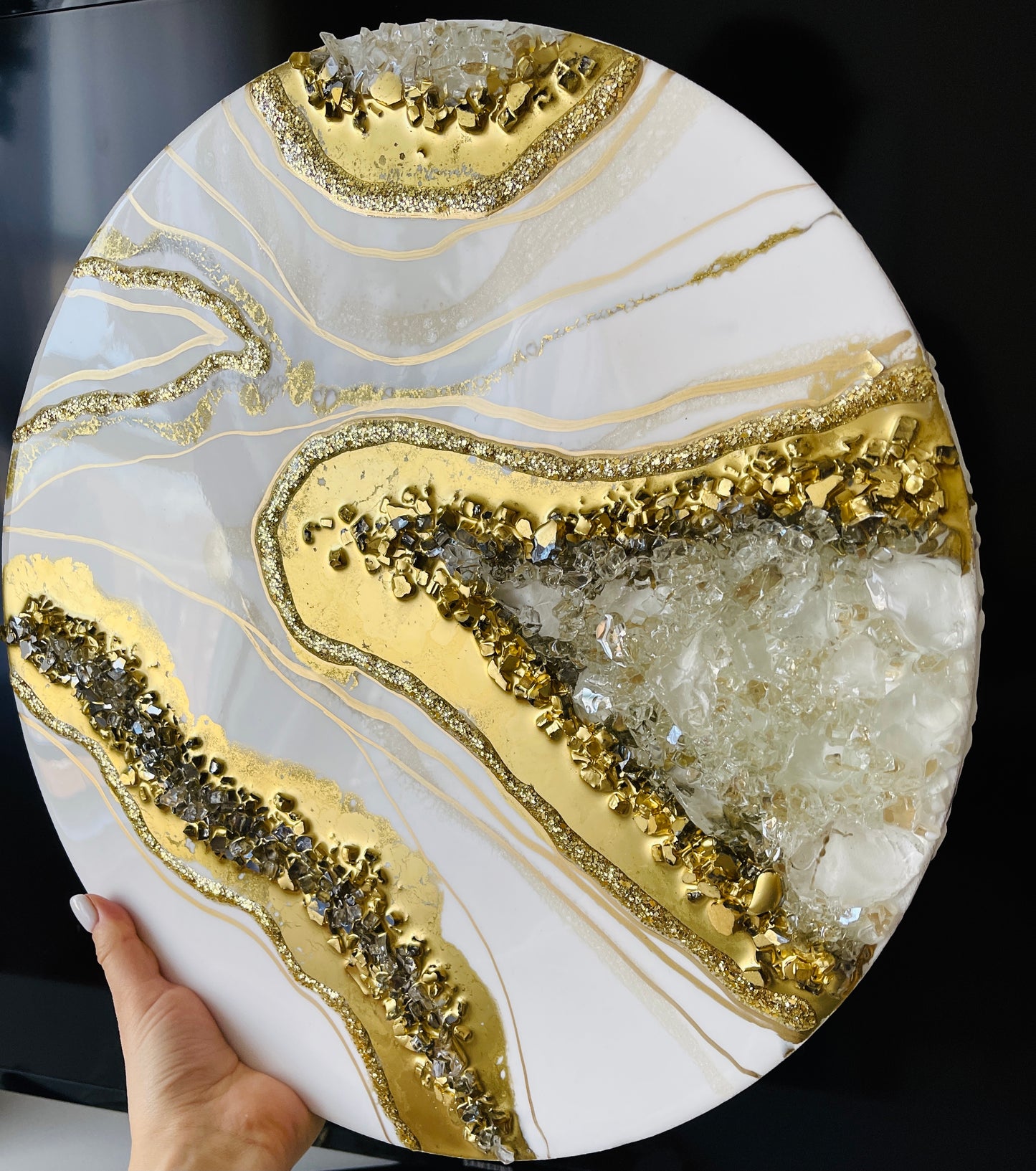 ROUND WHITE AND GOLD GEODE